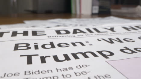 Zeitungsschlagzeilen-über-Den-Wahlsieg-Von-Biden-Hautnah
