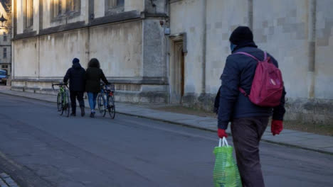 Handheld-Shot-of-Pedestrians-In-Radcliffe-Square