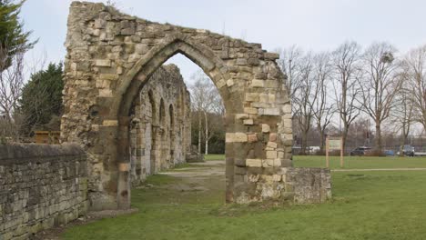 Tiro-De-Seguimiento-De-Las-Ruinas-Del-Priorato-De-St-Oswalds