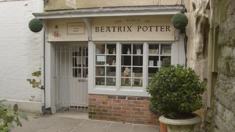 Kamerafahrt-Weg-Vom-Beatrix-Potter-Museum