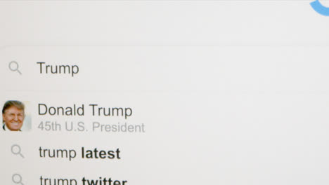 Escribiendo-Trump-En-La-Barra-De-Búsqueda-De-Google