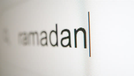 Extreme-Nahaufnahme,-Die-Ramadan-In-Der-Google-Suchleiste-Eingibt