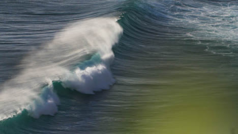 Long-Shot-of-Waves-On-the-Uluwatu-Coast