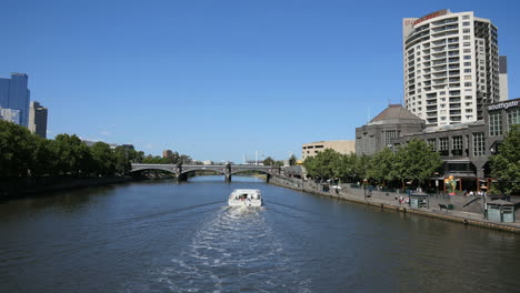 Melbourne-Australia-excursion-boat-moving-up-Yarra-River