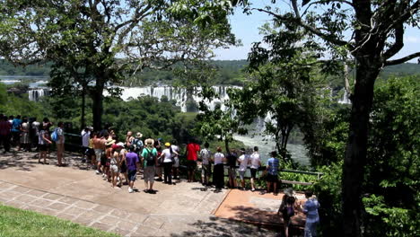 Iguaçu-Falls-Brazil-tourists-gathering