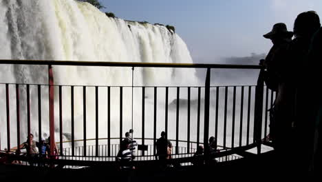 Cataratas-Del-Iguazú-Brasil-Con-Paseo-Marítimo-Más-Allá