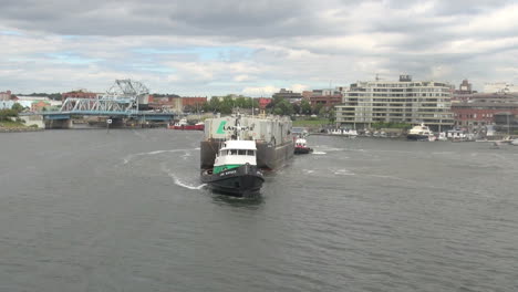 British-Columbia-Victoria-Harbor-tug-pulls-barge