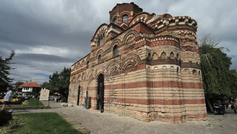 Nessebar-Bulgarien-Christus-Pantokrator-Kirche-Sonne-und-Dunkler-Himmel