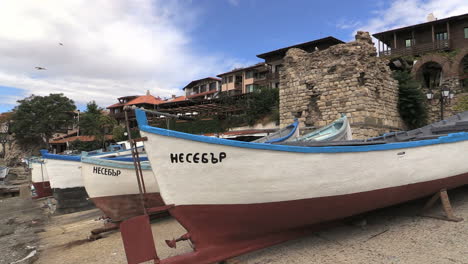 Nessebar-Bulgarien-Am-Wasser-Fischerboote