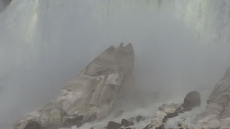 Canada-Niagara-Falls-misty-detail