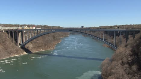 Kanada-Niagara-Brücke-über-Den-Fluss