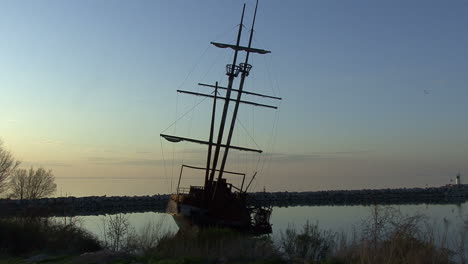 Ontario,-Canadá-Barco-Naufragado-Después-Del-Atardecer