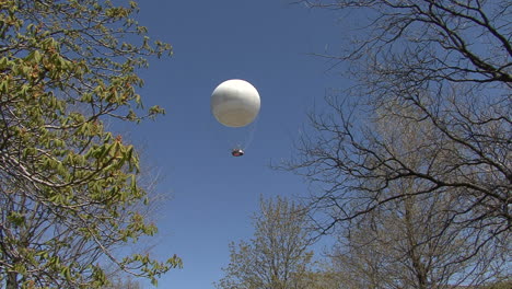 Canadá-En-Globo-De-Aire-Caliente-En-El-Cielo-Azul