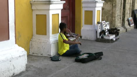 Cartagena-Kolumbien-Junge-Spielt-Geige
