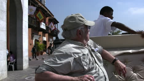 Cartagena-Kolumbien-Mann-In-Einer-Kutsche