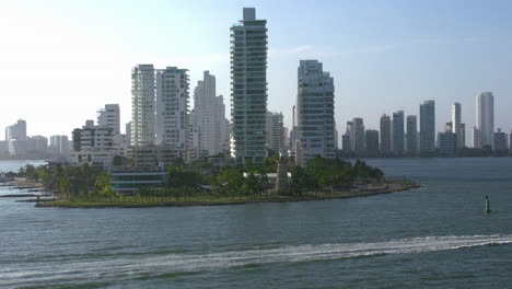Kolumbien-Cartagena-Skyline-Hohe-Gebäude.mov