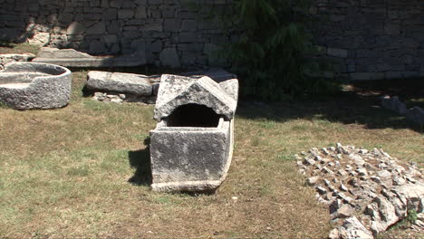 Croatia-Salona-zooms-on-stone-sarcophagus