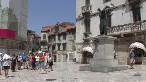 Split-Kroatien-Schlendern-Auf-Einem-Platz