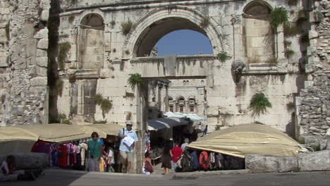 Split-Croatia-tourists-by-palace-wall