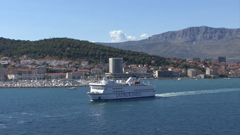 Ferry-De-Croacia-Dejando-Split