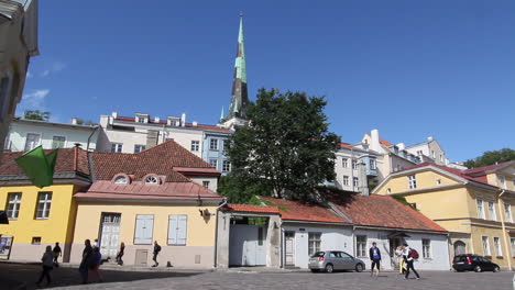 Tallinn-Estland-Stadtansicht-Mit-Kirchturm