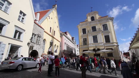 Tallinn-Estland-Touristen-Auf-Einem-Platz
