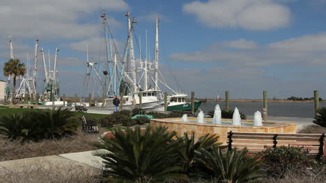 Apalachicola-Florida-boats-dock-fountain