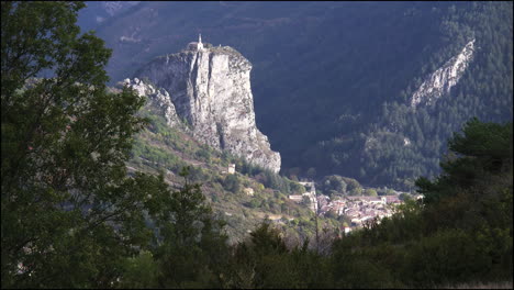 Francia-Castellane-Notre-Dame-Du-Roc-Capilla-De-Peregrinación.mov