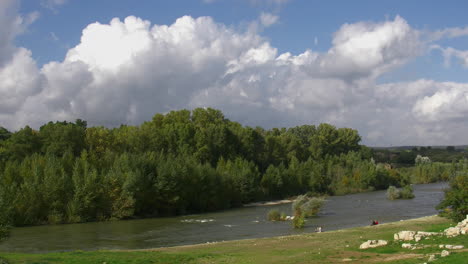 Frankreich-Pont-Du-Gard-Blick-Auf-Den-Fluss