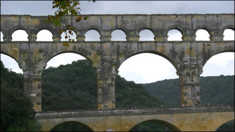 Frankreich-Pont-Du-Gard-Mit-Verschieden-Großen-Bögen