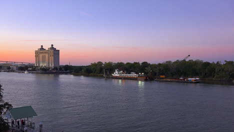Savannah-River-Am-Abend