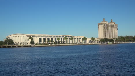Savannah-Georgia-convention-center-across-river-pan