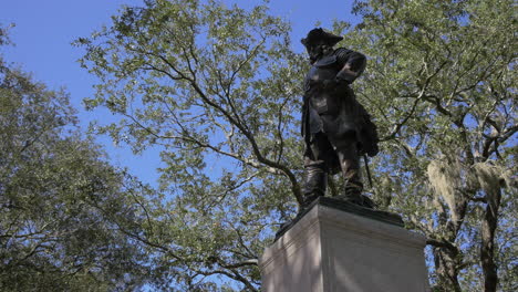 Savannah-Georgia-Statue-Von-Oglethorpe-Im-Park