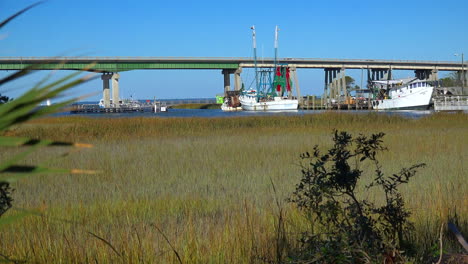 Tybee-Island-Georgia-Barcos-Camaroneros-Y-Puente