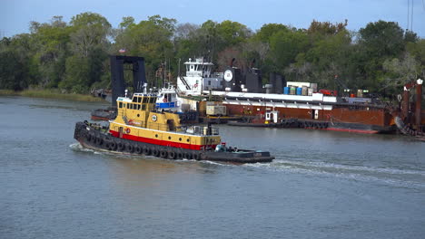 Georgia-Schlepper-Segelt-Auf-Dem-Savannah-River