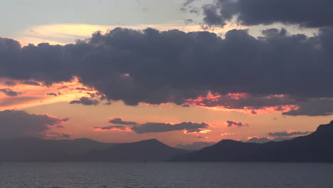 Griechenland-Ägäis-Sonnenuntergang-über-Inseln