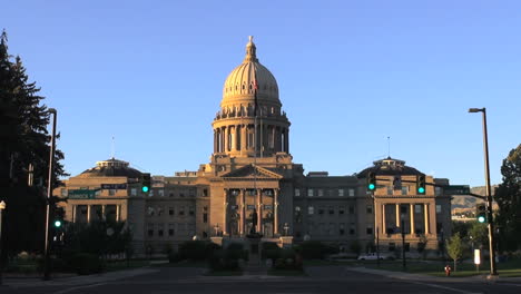 Boise-Idaho-Statehouse-La-Luz-Se-Vuelve-Verde