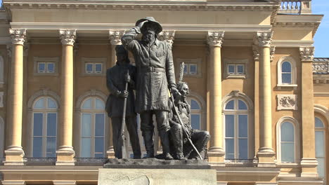 Des-Moines,-Iowa,-Capitolio,-Estatua,-Edificio