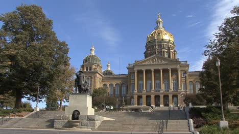 Des-Moines-Iowa-capitol-building