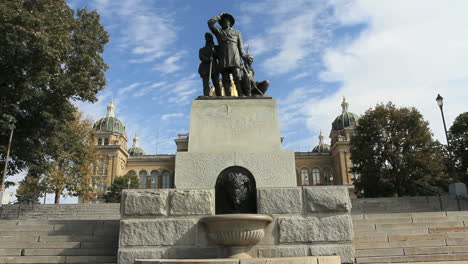 Estatua-Del-Capitolio-De-Iowa-Des-Moines