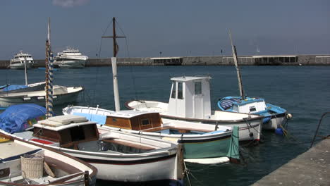 Italien-Capri-Boote-Im-Hafen
