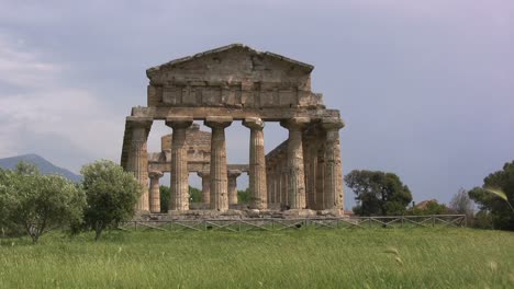 Italia-Paestum-Templo-De-Atenea-Vista