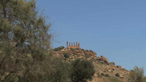 Italy-Sicily-Agrigento-ruins-Temple-of-Heracles-zooms-out