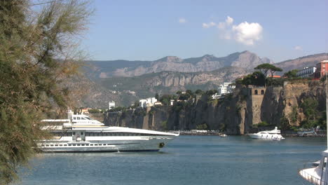 Italy-Sorrento-harbor