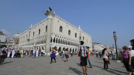 Venice-Italy-Doge's-palace-with-tourists-one-taking-picture