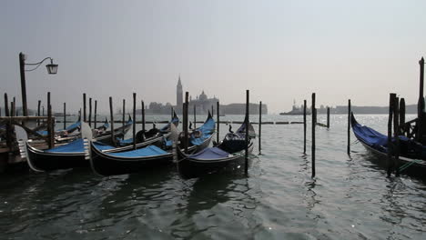 Venecia-Italia-Góndolas-Con-San-Giorgio-Maggiore-En-El-Fondo