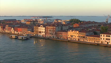 Venedig-Italien-Vorbei-An-Der-Uferpromenade-Von-Giudeccaca