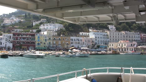 Italien-Blick-Auf-Die-Stadt-Beim-Verlassen-Von-Capri