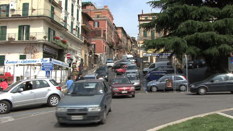 Italia-Peatones-Y-Tráfico-En-Rocca-Di-Papa