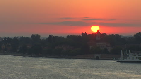 Italy-returning-to-Venice-at-sunrise